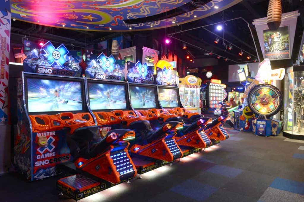 Kingpin Bowling - Gaming Arcade
